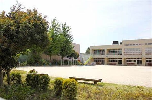 幼稚園、保育園「冨士見第二幼稚園まで580m」