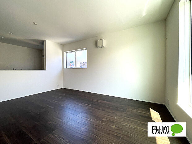 明るく開放的なリビングです