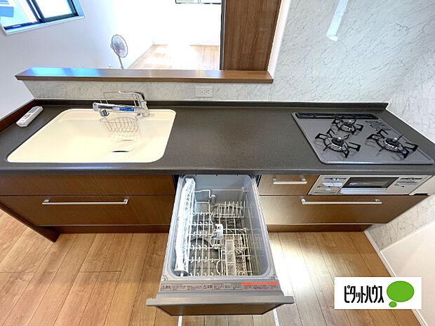 人気の食洗器付き対面キッチンです