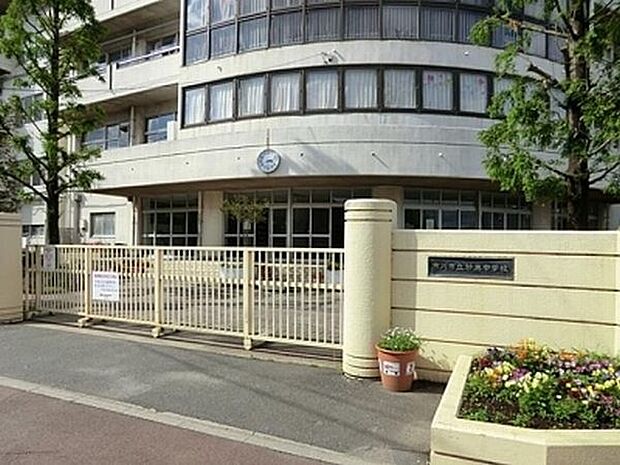 中学校「市川市立妙典中学校まで1040m」