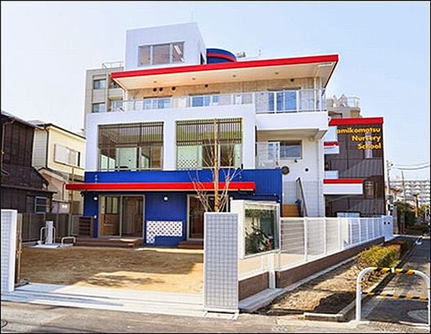 幼稚園、保育園「かみこまつ保育園まで402m」