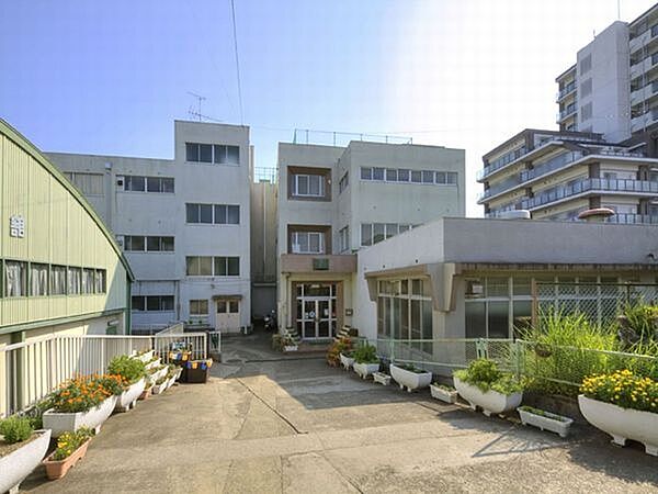 小学校「船橋市立前原小学校まで640m」
