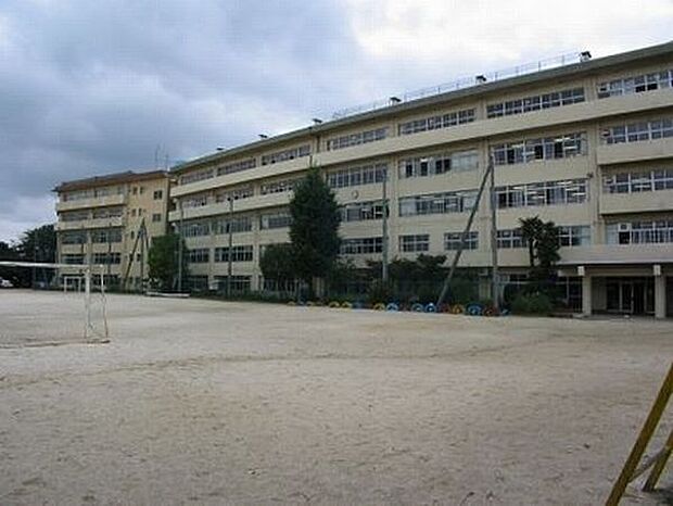 小学校「松戸市立梨香台小学校まで1200m」