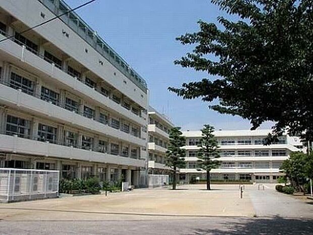 中学校「市川市立第五中学校まで817m」
