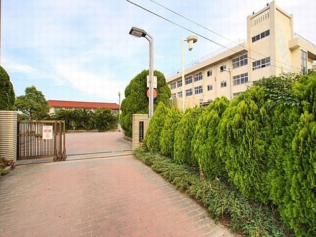 中学校「市川市立高谷中学校まで1400m」