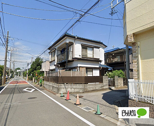 南側道路に面した角地。日当たりと開放感を感じられる住環境です。