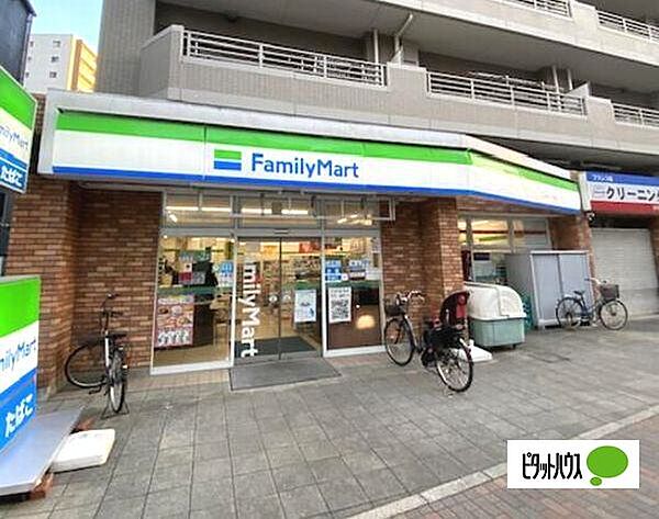コンビニ「ファミリーマート船橋本町一丁目店まで80m」