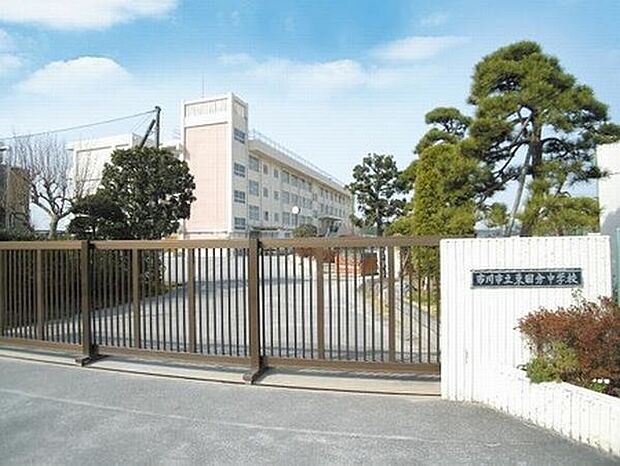中学校「市川市立東国分中学校まで673m」