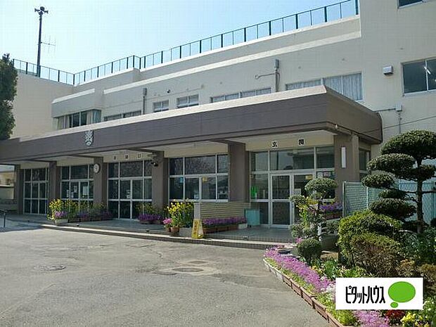 小学校「船橋市立咲が丘小学校まで827m」