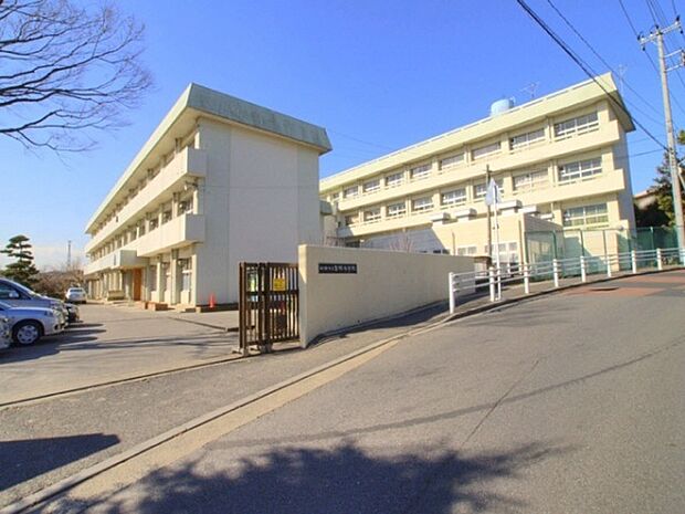 中学校「船橋市立高根中学校まで600m」