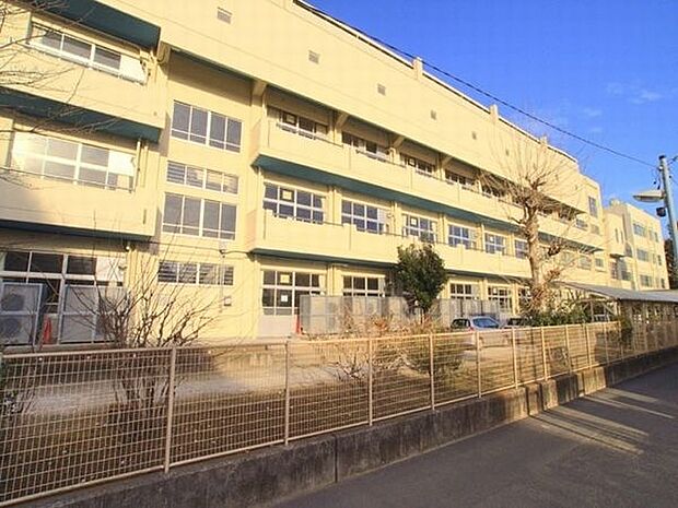 中学校「市川市立第六中学校まで160m」
