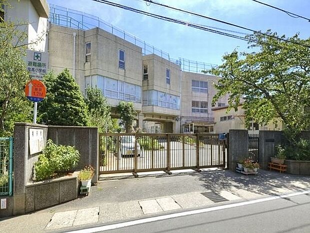 小学校「市川市立鬼高小学校まで605m」