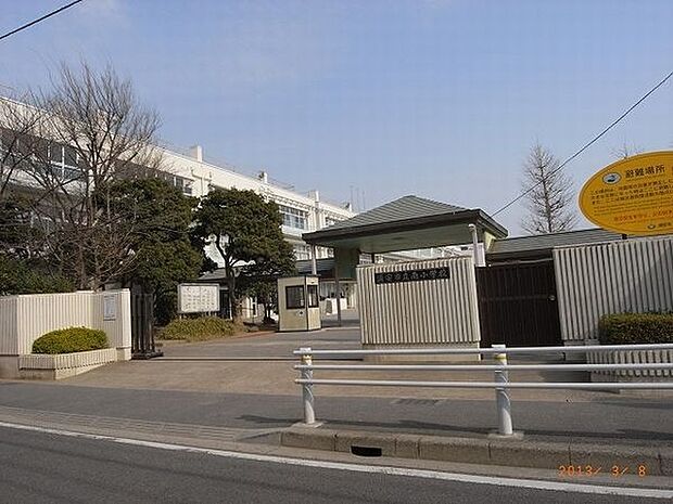小学校「浦安市立南小学校まで550m」