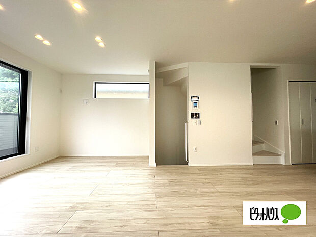 明るく開放的なリビングです
