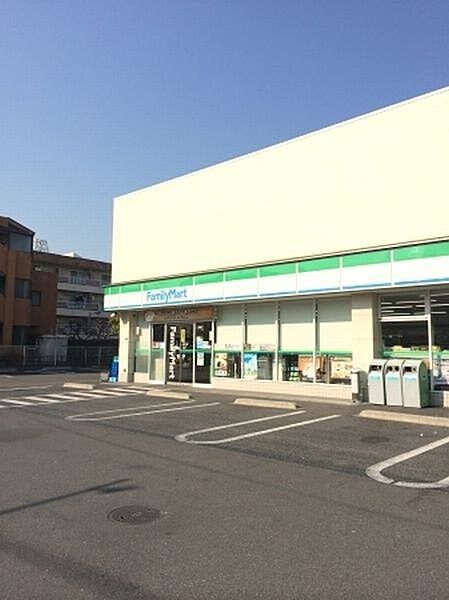 コンビニ「ファミリーマート奥戸七丁目店まで130m」