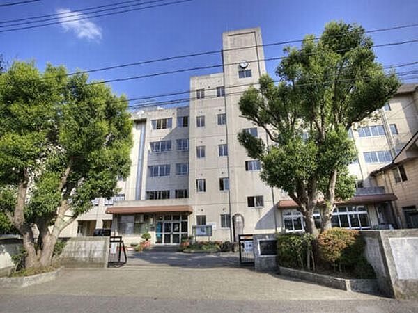 中学校「松戸市立和名ケ谷中学校まで810m」