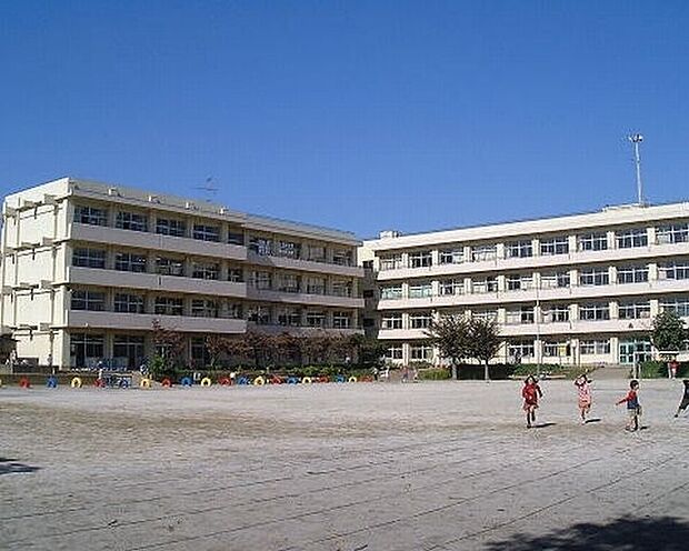 小学校「船橋市立高根台第三小学校まで650m」