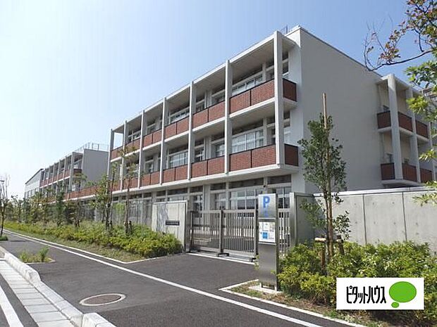 中学校「浦安市立高洲中学校まで900m」