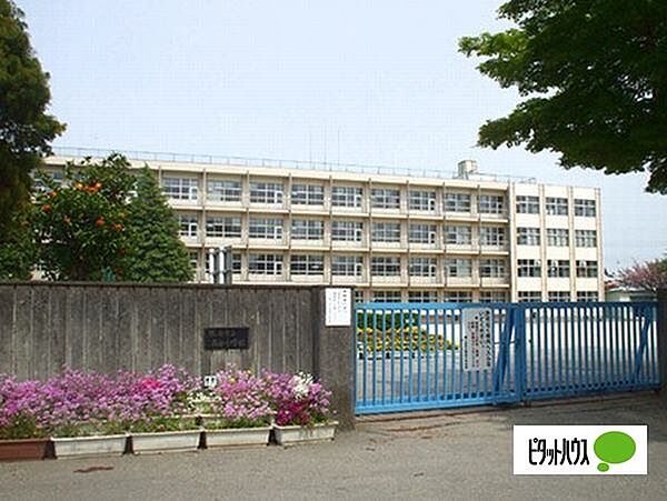 小学校「鎌ケ谷市立南部小学校まで877m」