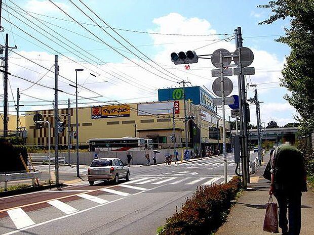 スーパー「マミーマート飯山満駅前店まで713m」