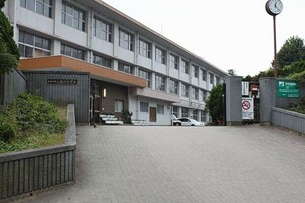 中学校「江戸川区立篠崎中学校まで160m」
