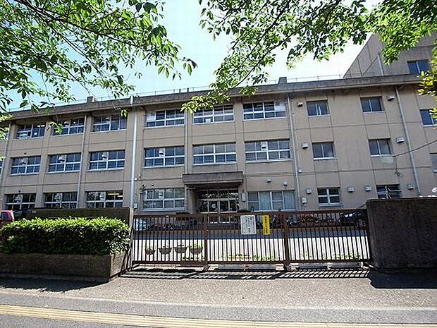 中学校「浦安市立富岡中学校まで750m」