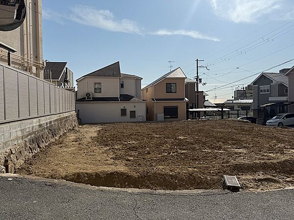 スーパー、コンビニなども徒歩圏内。