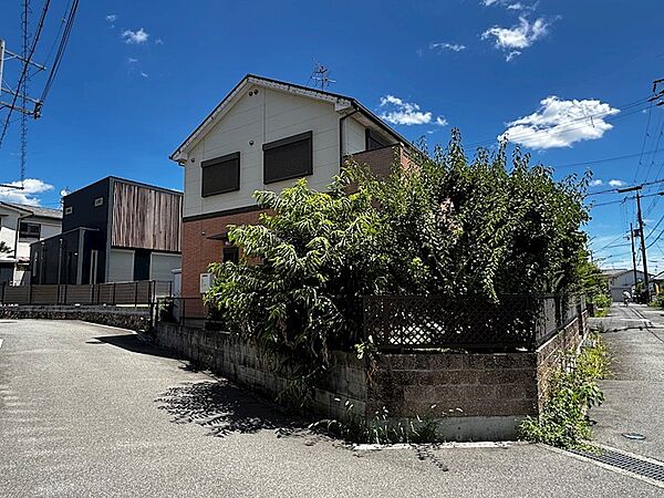三方角地につき陽当たり良好です。
