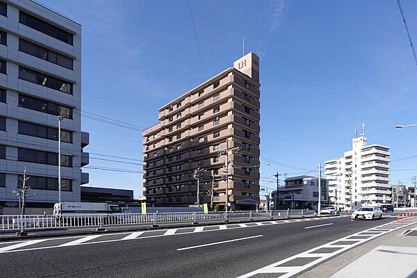 ＜西枇杷島駅へ徒歩3分の好立地＞最寄りの「東枇杷島」駅からターミナル駅である「名鉄名古屋」駅までは、直通でわずか4分。※所要時間は日中平常時のもので、時間帯により異なります。