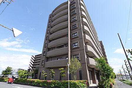 小学校徒歩5分、中学校徒歩9分とお子さまの通学に便利な住環境となっています。