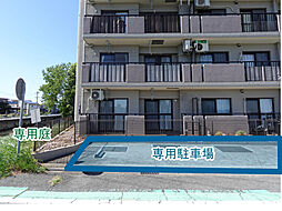 住戸前に専用駐車場あり