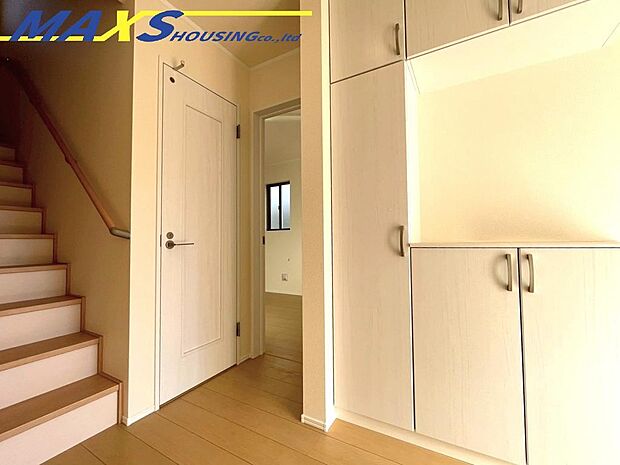 収納力もバッチリな清潔感のある玄関!