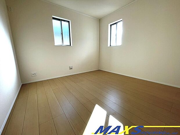 どんな家具にも合わせやすいナチュラルカラーのフローリング♪
