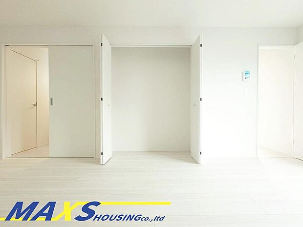 リビング収納は普段使いの日用品を出し入れしやすく、見せない収納で生活感が出ないリビングダイニングが維持できますね♪