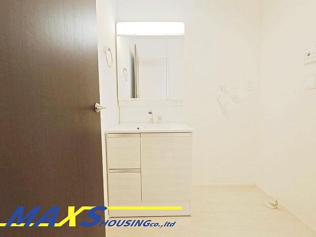 清潔感あふれる洗練された洗面所!暮らしを快適にする設備や仕様を標準搭載しています。機能性とデザイン性を兼ね備えた、豊富なバリエーション。