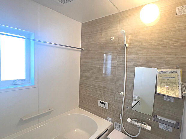 久喜市上内（全8区画）B号棟　浴室　浴室暖房換気乾燥機完備です。換気・乾燥・暖房・涼風機能で、バスルームを最適な環境に調整できます。暖房は、冬場のヒートショック対策に効果的です。