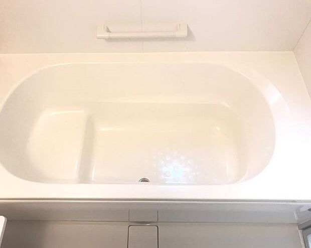 【玉村町板井　風呂　同仕様同形状画像】　1坪タイプの浴室は一日の疲れをしっかり癒してくれます。　ほっと一息つける空間で最高のリラックスタイムを。