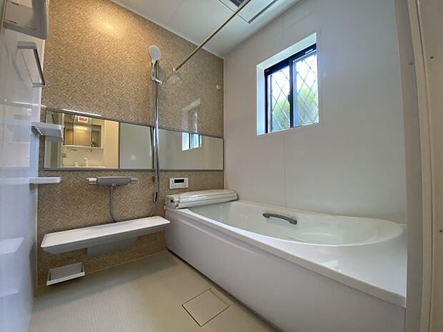 【風呂】一日の疲れを癒してくれる。そんな空間を演出できる浴室です。　