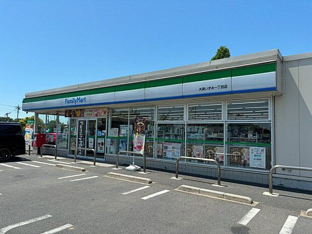 【コンビニエンスストア】ファミリーマート　大泉いずみ一丁目店まで580ｍ