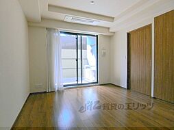 京阪本線 神宮丸太町駅 徒歩12分の賃貸マンション 1階2LDKのリビング/ダイニング