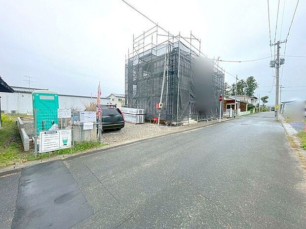 前面道路含む外観