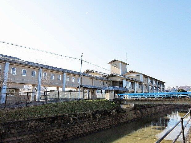 岩沼市立岩沼中学校 徒歩6分。 440m