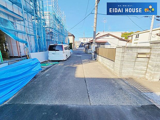 前面道路含む外観