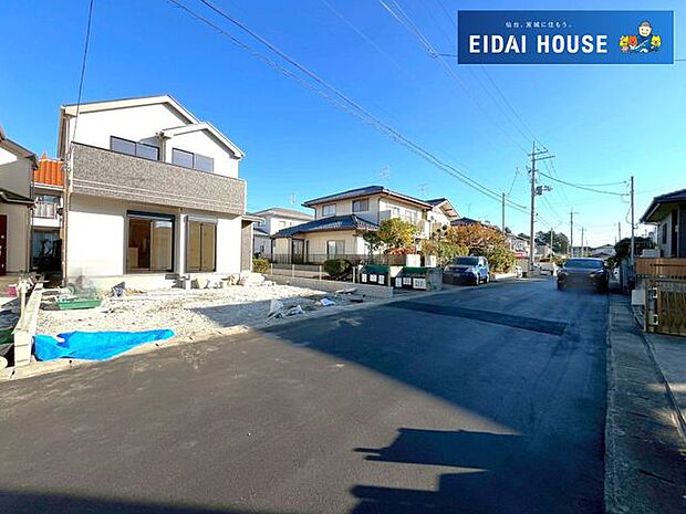 前面道路含む外観