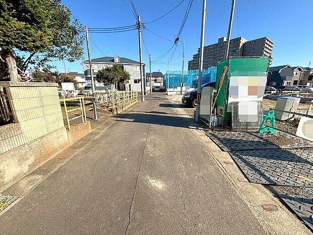 前面道路含む外観