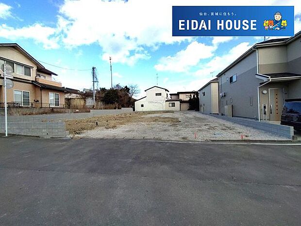 前面道路含む外観