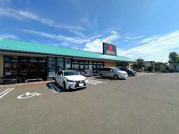 西友鶴ヶ谷店 徒歩7分。 490m