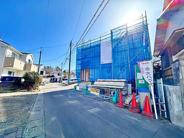 前面道路含む外観