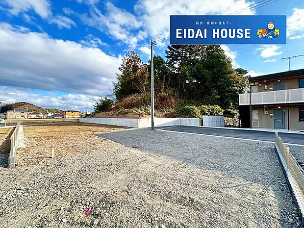 前面道路含む外観