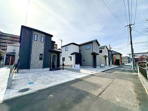 前面道路含む外観